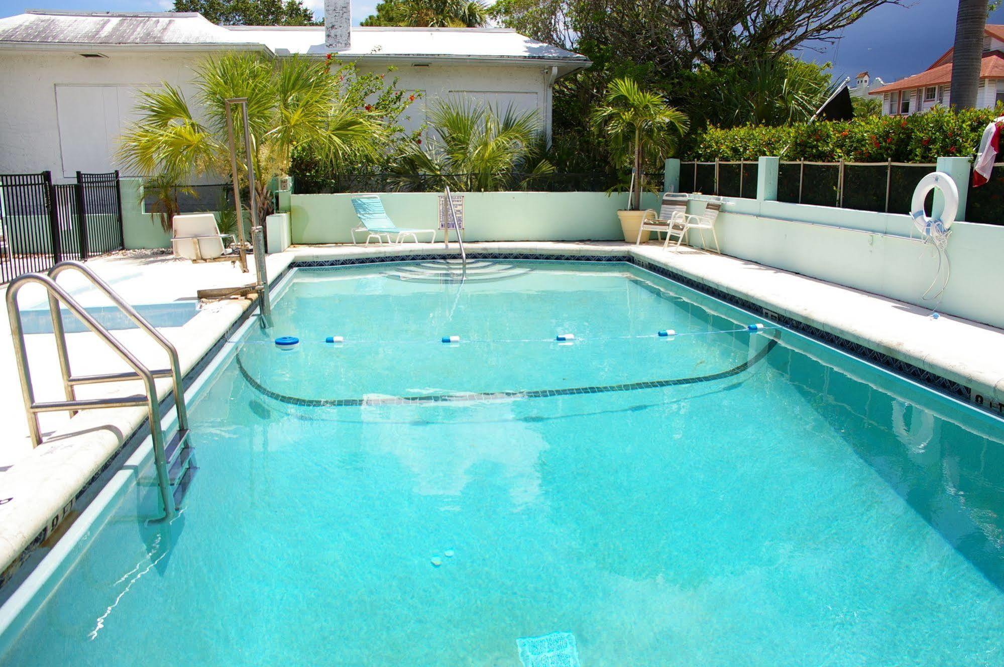 Holiday House Motel Lake Worth Beach Exterior photo