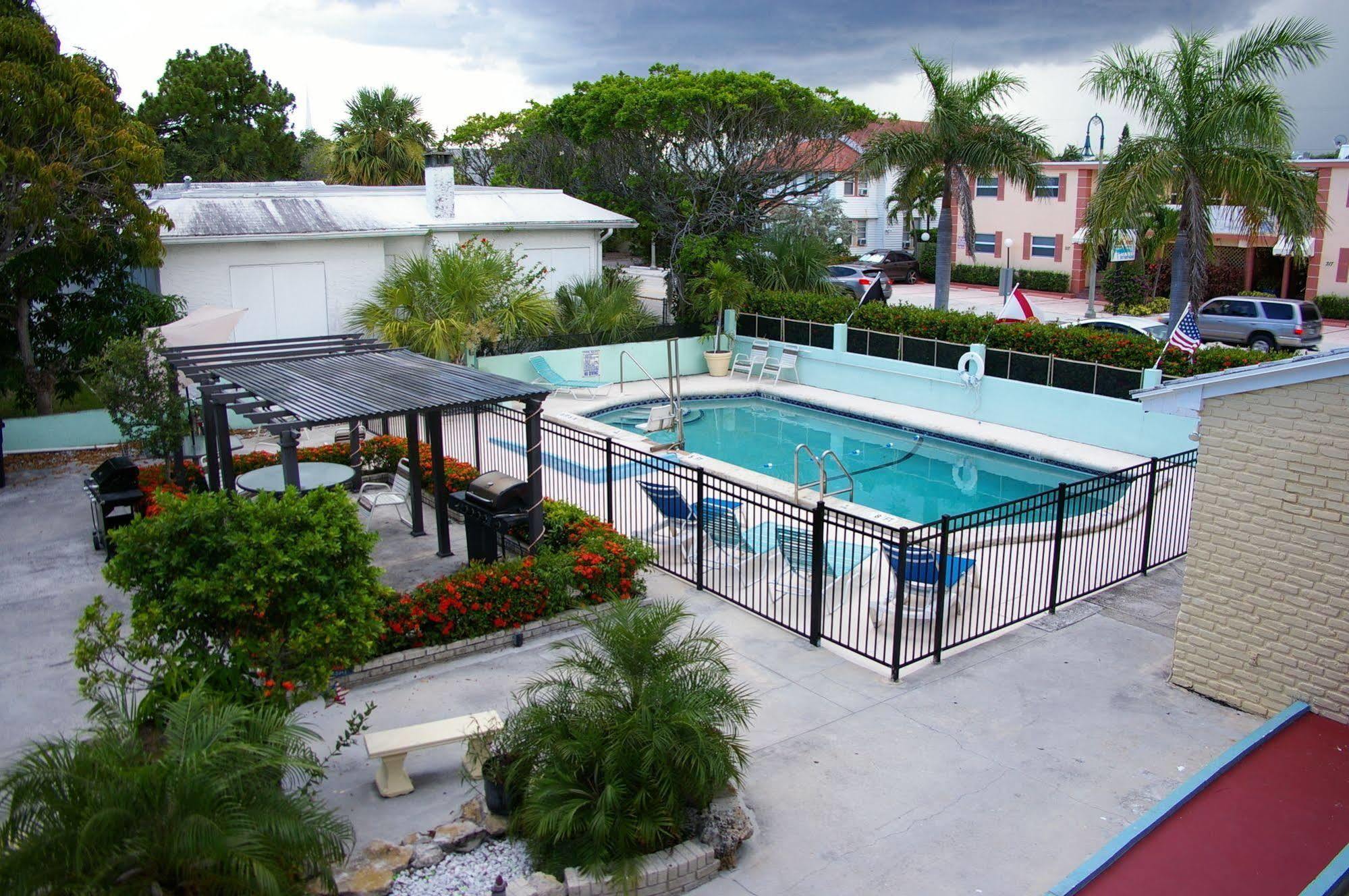 Holiday House Motel Lake Worth Beach Exterior photo